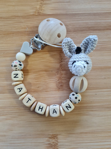 BeautifulGifts - Schnullerkette mit Namen und einem einzigartigen Esel, Hellgrau und Terazzo, Mädchen, Jungen