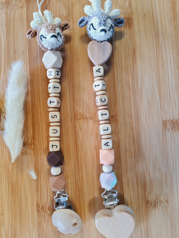 BeautifulGifts - Schnullerkette mit Namen für Zwillinge o. Einzeln, Elch Grau oder Braun, Mädchen, Jungen, Farbkombis möglich