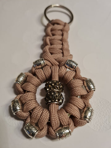 BeautifulGifts - Personalisierter Schlüsselanhänger, Blume Paracord mit Name, Geschenk zum Muttertag, Geburtstag, Freundschaft in allen Farben erhältlich