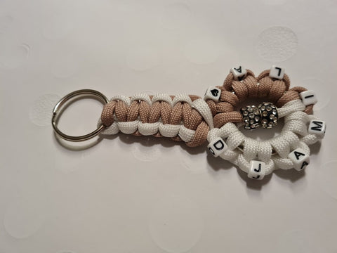 BeautifulGifts - Personalisierter Schlüsselanhänger, Blume Paracord mit Name, Geschenk zum Muttertag, Geburtstag, Freundschaft in allen Farben erhältlich